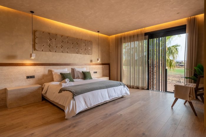 Suite Jana — la chambre ouverte sur le jardin