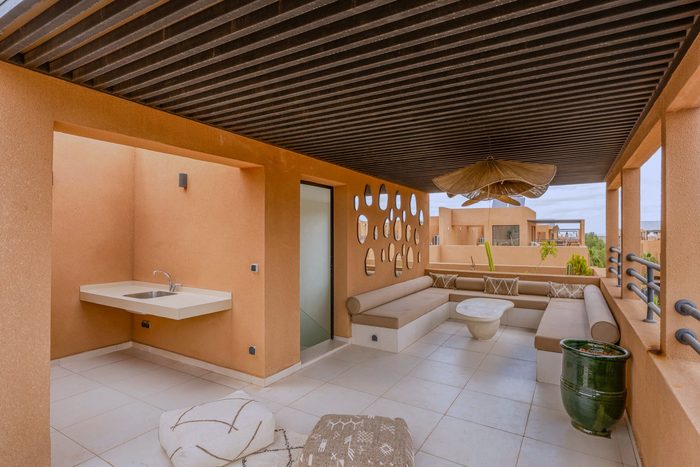 Les parasols de paille du rooftop