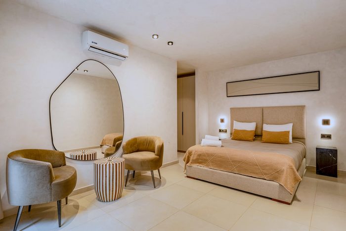 Suite Oasis — la chambre et son coin salon